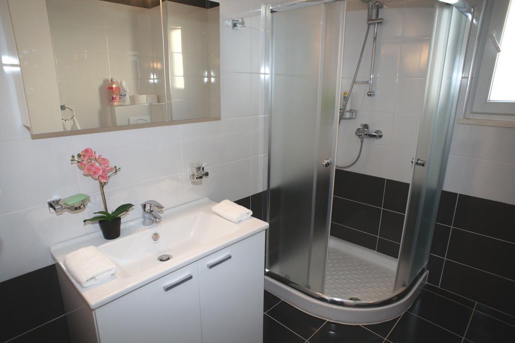 White Residence Luxury Apartments Sarandë 客房 照片