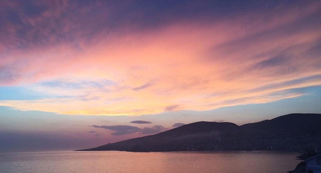 White Residence Luxury Apartments Sarandë 外观 照片