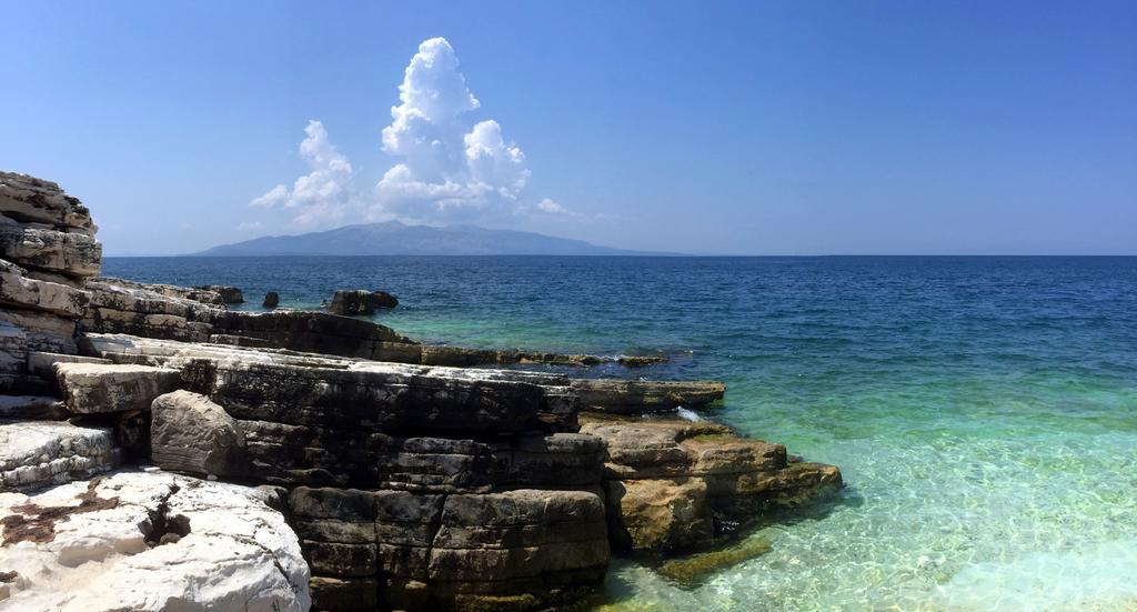 White Residence Luxury Apartments Sarandë 外观 照片