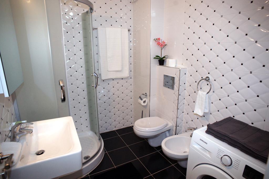 White Residence Luxury Apartments Sarandë 外观 照片